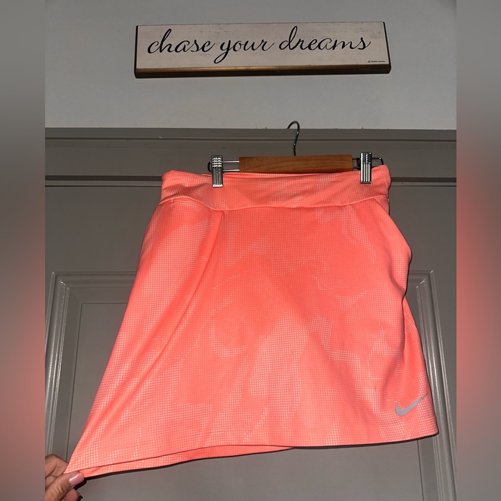 Nike Dri Fit Golf / Tennis Skirt w shorts and deep pockets - Size Small